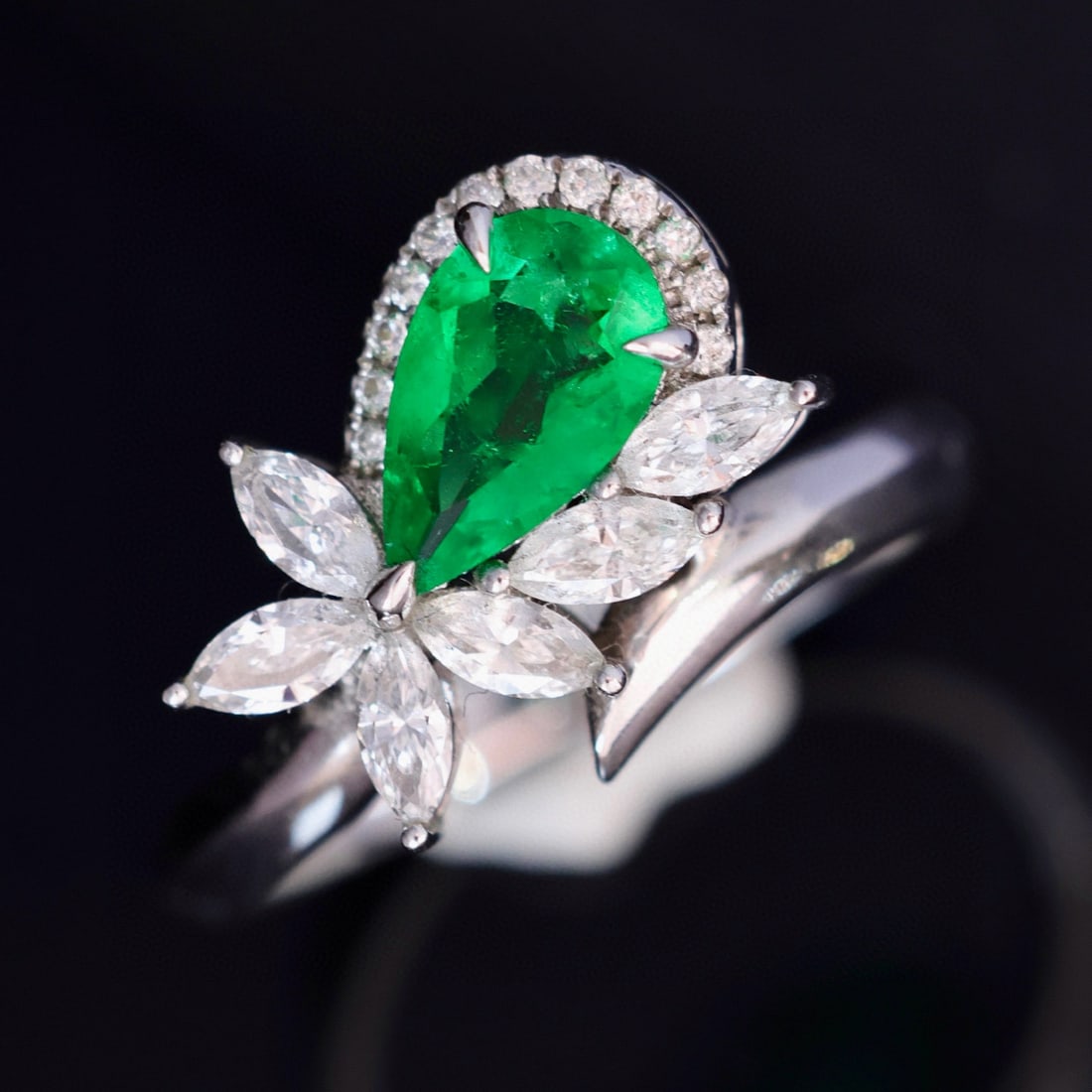 14k Gold 1.23 Ctw Vivid Green Natural Emerald & Diamond Ring - 6