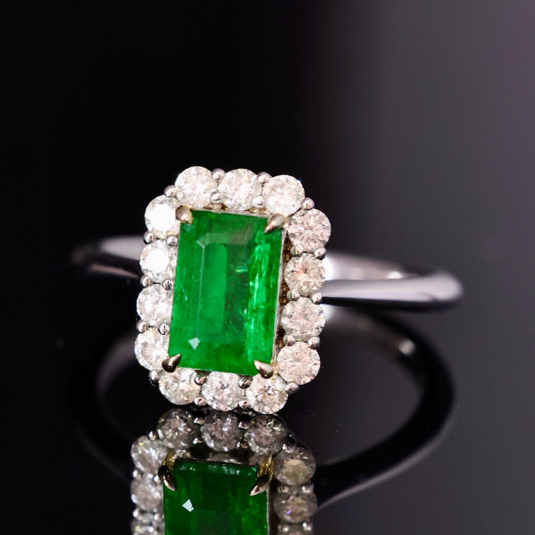 14k Gold 2.08 Ctw Vivid Green Natural Emerald & Diamond Ring: Ref:230996248 // gold content:14k gold // ring size:7. 25us // // main gemstone:emerald // shape:octagonal // carat weight:1. 49ct // color:vivid green // treatment:natural // // adjacent gemstone 2 :