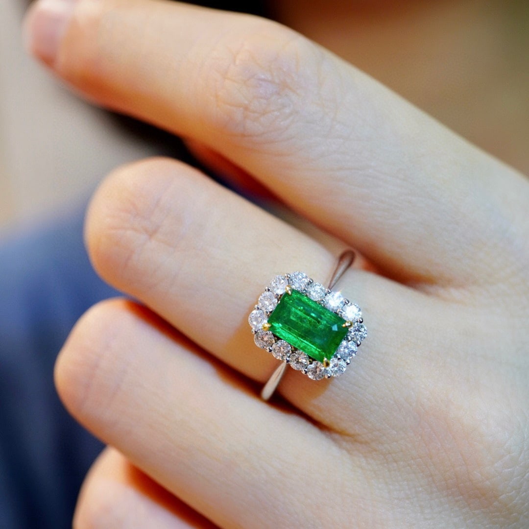 14k Gold 2.08 Ctw Vivid Green Natural Emerald & Diamond Ring - 4