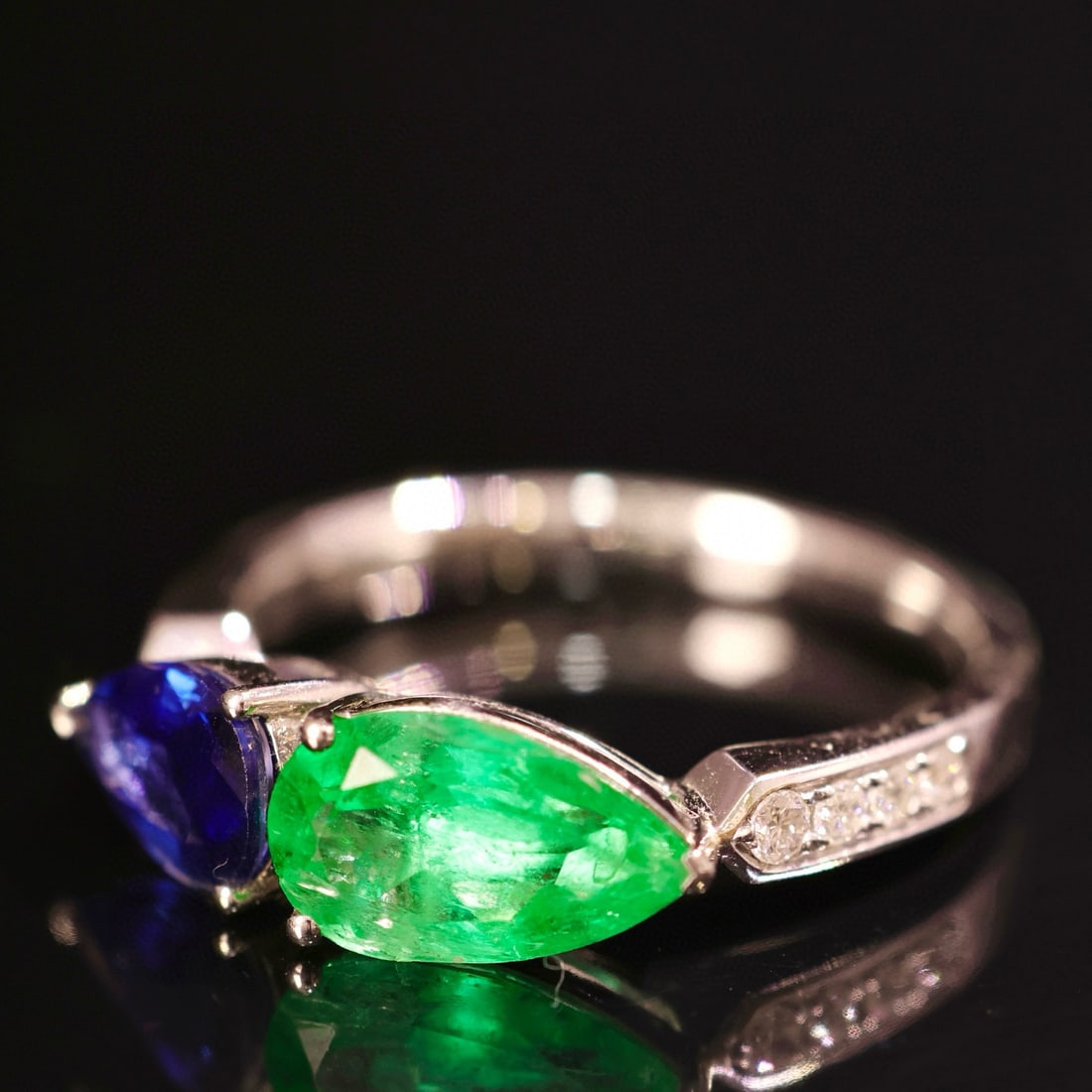 14k Gold 2.03 Ctw Vivid Green Natural Emerald & Sapphire & Toi Et Moi Ring - 2