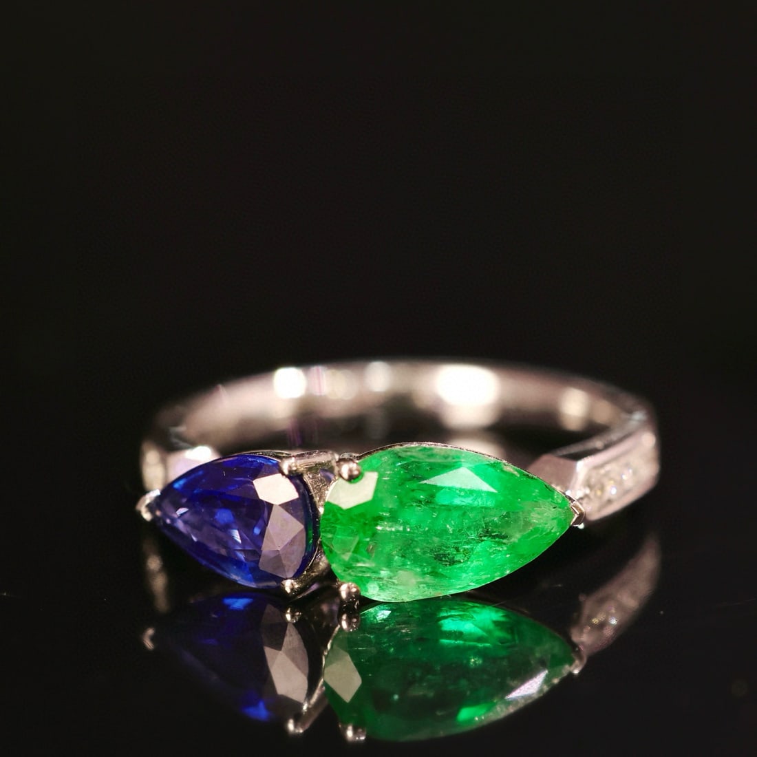 14k Gold 2.03 Ctw Vivid Green Natural Emerald & Sapphire & Toi Et Moi Ring - 3