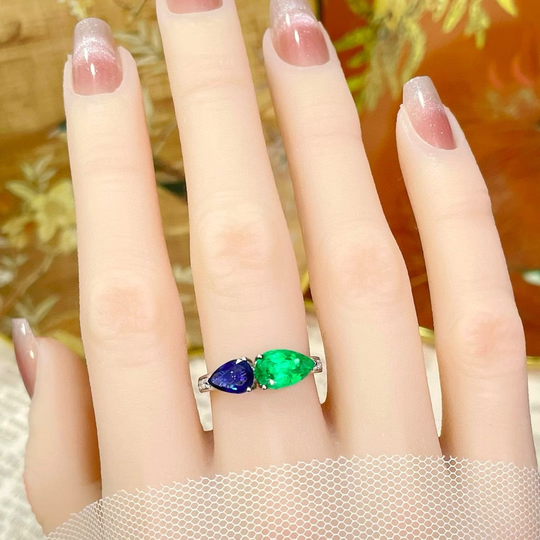 14k Gold 2.03 Ctw Vivid Green Natural Emerald & Sapphire & Toi Et Moi Ring - 4