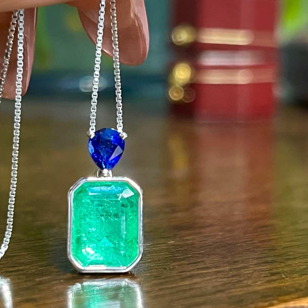 14k Gold 3.11 Ctw Natural Emerald & Sapphire & Toi Et Moi Pendant( Without Chain ): Ref:230996250 // gold content:14k gold // main gemstone:emerald // shape:octagonal // carat weight:2. 61ct // color:green // treatment:natural // // adjacent gemstone 2 : sapphire // shape:pear //