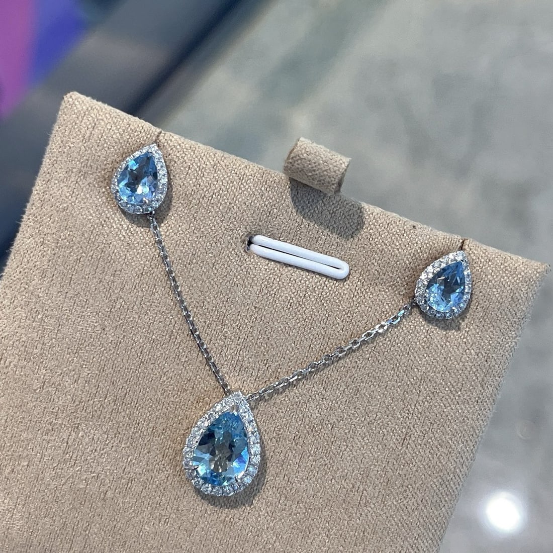 14k Gold 3.12 Ctw Natural Aquamarine & Diamond Jewelry Set: Ref:230996253 // gold content:14k gold // necklace // main gemstone:aquamarine // shape:pear // carat weight:1. 43ct // color:santa maria color // treatment:natural // // adjacent gemstone 2 : diamond