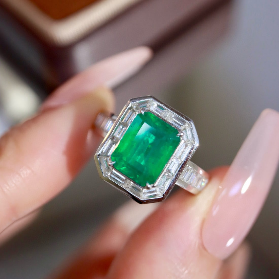 14k Gold 3.37 Ctw Vivid Green Natural Emerald & Diamond Ring: Ref:230996260 // gold content:14k gold // ring size:7. 25us // // main gemstone:emerald // shape:octagonal // carat weight:2. 30ct // color:vivid green // treatment:natural // // adjacent gemstone 2 :