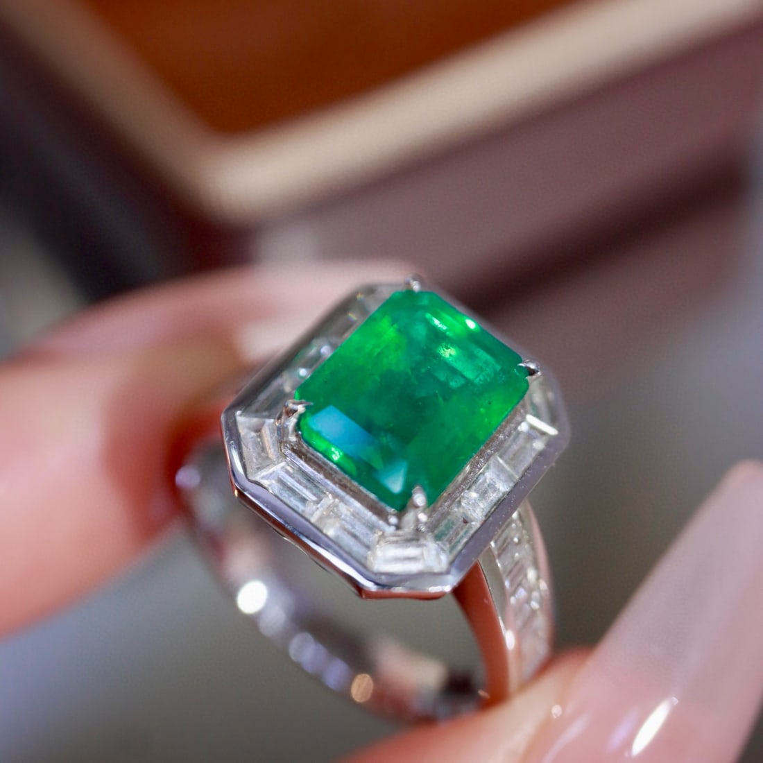 14k Gold 3.37 Ctw Vivid Green Natural Emerald & Diamond Ring - 2