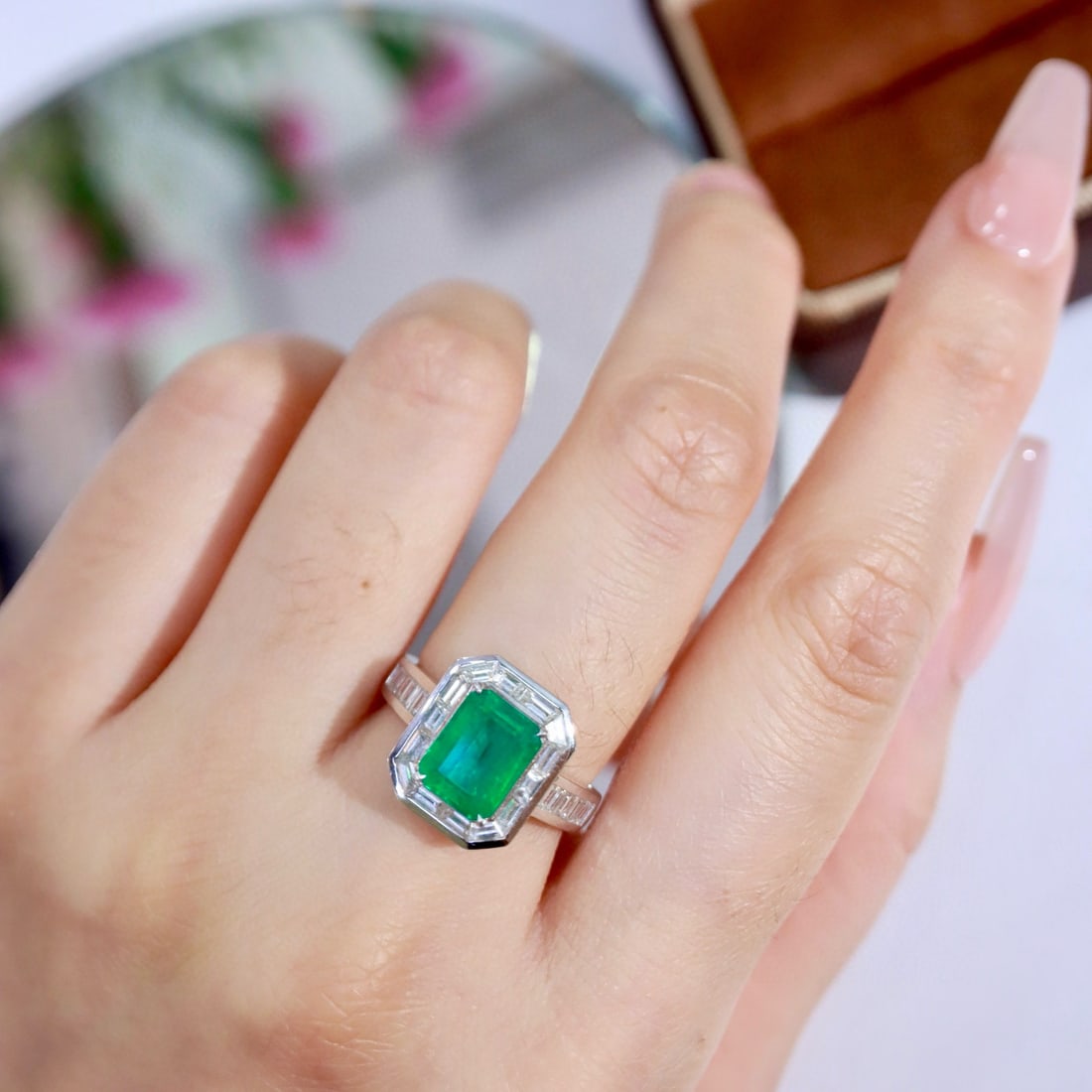 14k Gold 3.37 Ctw Vivid Green Natural Emerald & Diamond Ring - 8