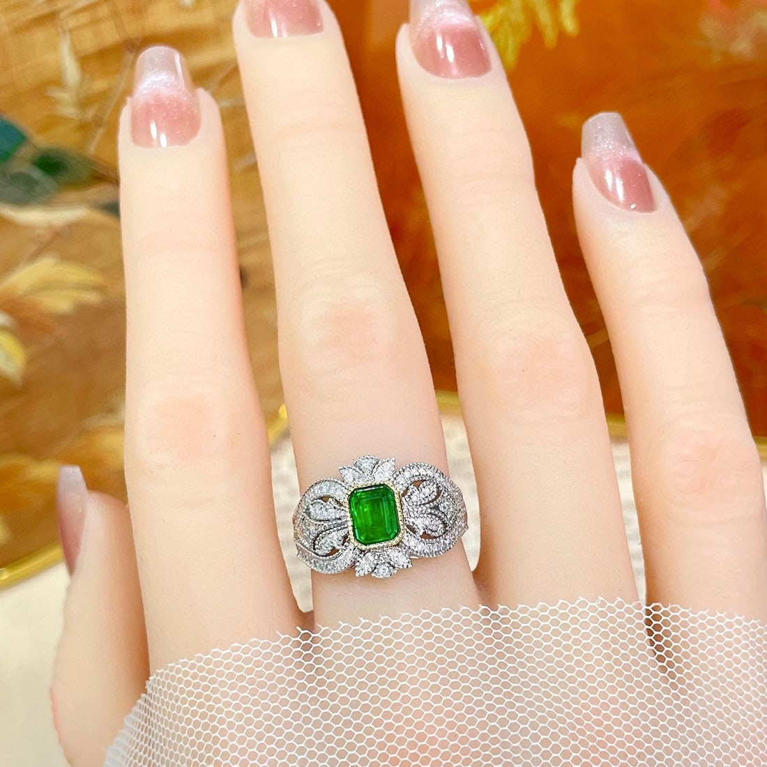 14k Gold 0.98 Ctw Vivid Green Natural Emerald & Diamond Ring - 4