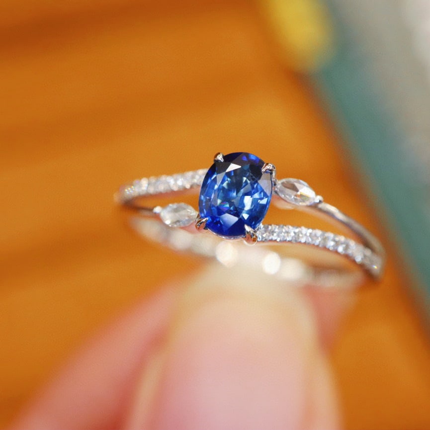 14k Gold 0.68 Ctw Natural Sapphire & Diamond Ring: Ref:230996269 // gold content:14k gold // ring size:7. 25us // // main gemstone:sapphire // shape:oval // carat weight:0. 58ct // color:blue // treatment:natural // // adjacent gemstone 2 : diamond