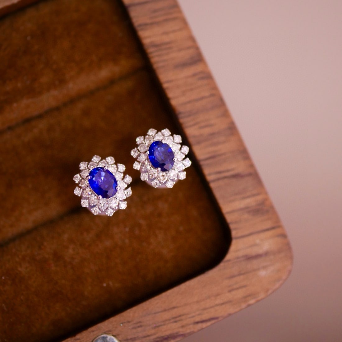 14k Gold 0.69 Ctw Natural Sapphire & Diamond Earrings: Ref:230996270 // gold content:14k gold // main gemstone:sapphire // shape:oval // carat weight:0. 45ct // color:blue // treatment:natural // // adjacent gemstone 2 : diamond // shape:round // carat