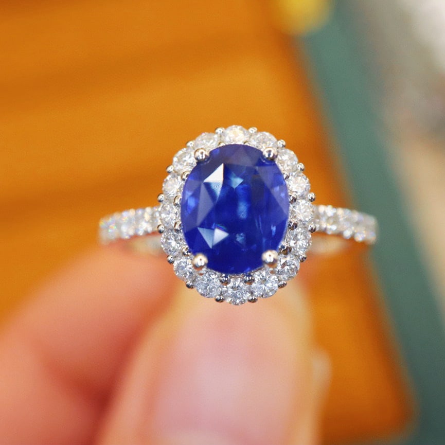 14k Gold 2.57 Ctw Natural Sapphire & Diamond Ring: Ref:230996273 // gold content:14k gold // ring size:7. 25us // // main gemstone:sapphire // shape:oval // carat weight:2. 05ct // color:cornflower blue // treatment:natural // // adjacent gemstone 2 :