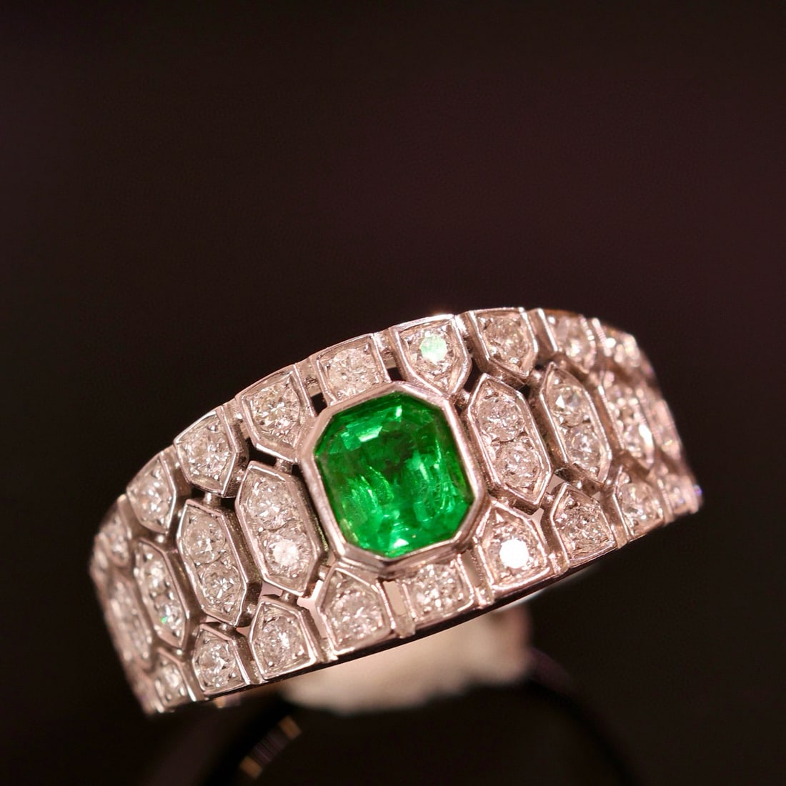 14k Gold 0.60 Ctw Vivid Green Natural Emerald & Diamond Ring: Ref:230996274 // gold content:14k gold // ring size:7. 25us // // main gemstone:emerald // shape:octagonal // carat weight:0. 44ct // color:vivid green // treatment:natural // // adjacent gemstone 2 :