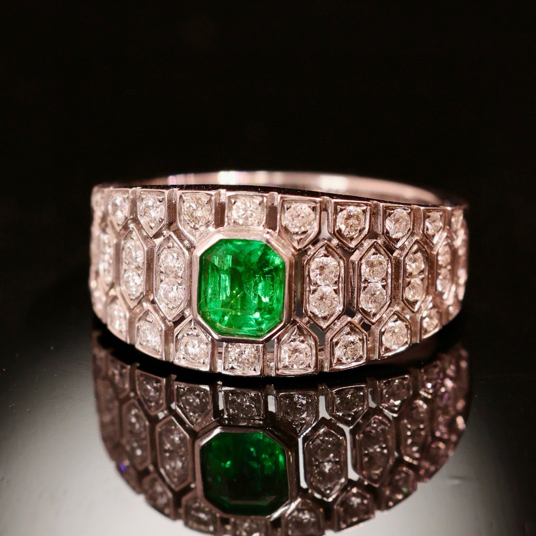 14k Gold 0.60 Ctw Vivid Green Natural Emerald & Diamond Ring - 4