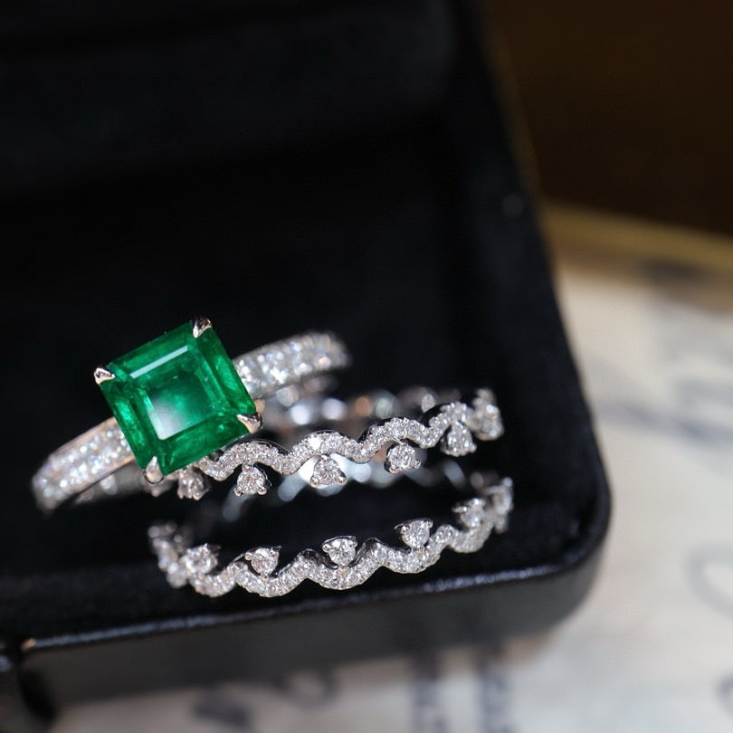 14k Gold 2.08 Ctw Vivid Green Natural Emerald & Diamond Ring: Ref:230996275 // gold content:14k gold // ring size:7. 25us // // main gemstone:emerald // shape:octagonal // carat weight:1. 37ct // color:vivid green // treatment:natural // // adjacent gemstone 2 :