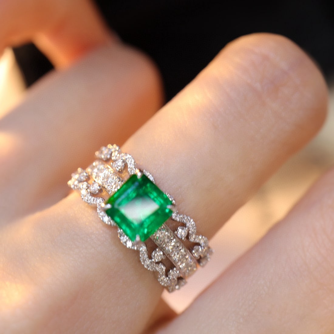 14k Gold 2.08 Ctw Vivid Green Natural Emerald & Diamond Ring - 4