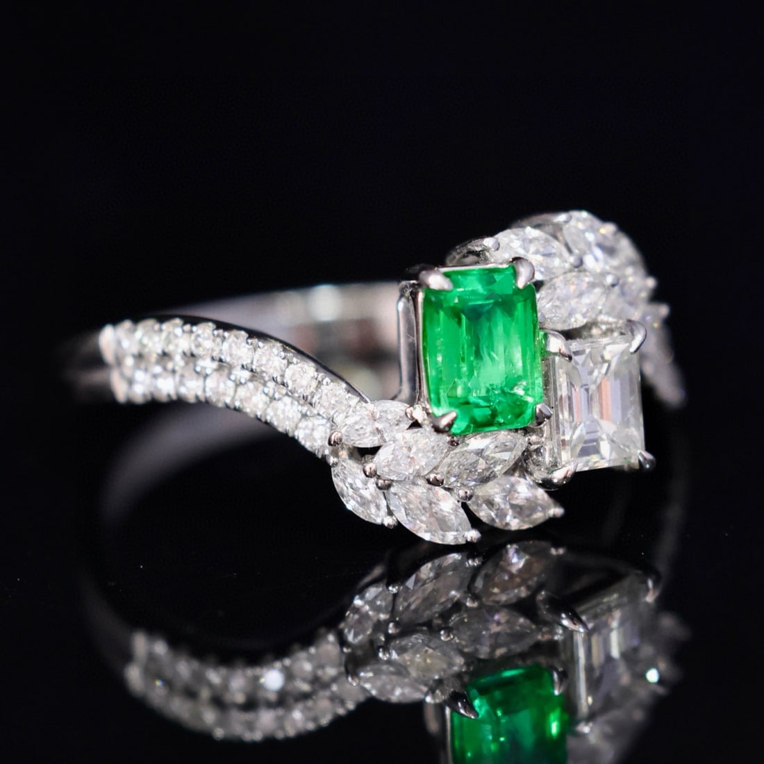 14k Gold 1.05 Ctw Natural Emerald & Diamond Ring - 2