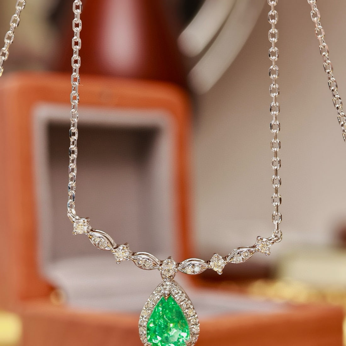 14k Gold 1.64 Ctw Natural Emerald & Diamond Necklace: Ref:230996278 // gold content:14k gold // main gemstone:emerald // shape:pear // carat weight:1. 26ct // color:green // treatment:natural // // adjacent gemstone 2 : diamond // shape:round // carat we