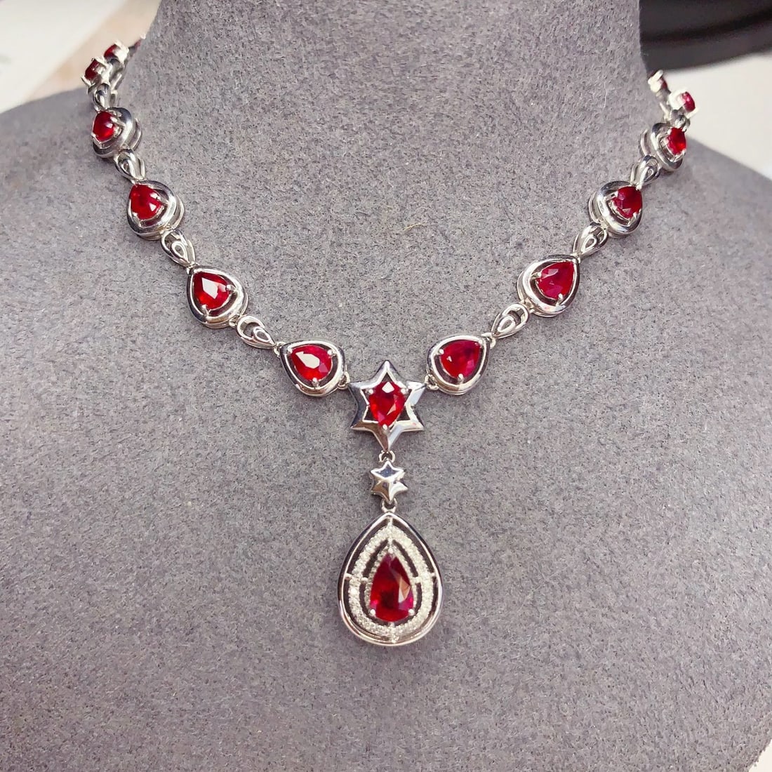 14k Gold 5.38 Ct Vivid Red Natural Ruby & Diamond Necklace: Ref:230996280 // gold content:14k gold // main gemstone:ruby // shape:pear // carat weight:5. 38ct // color:vivid red // treatment:natural // // adjacent gemstone 2 : diamond // number of stones:29