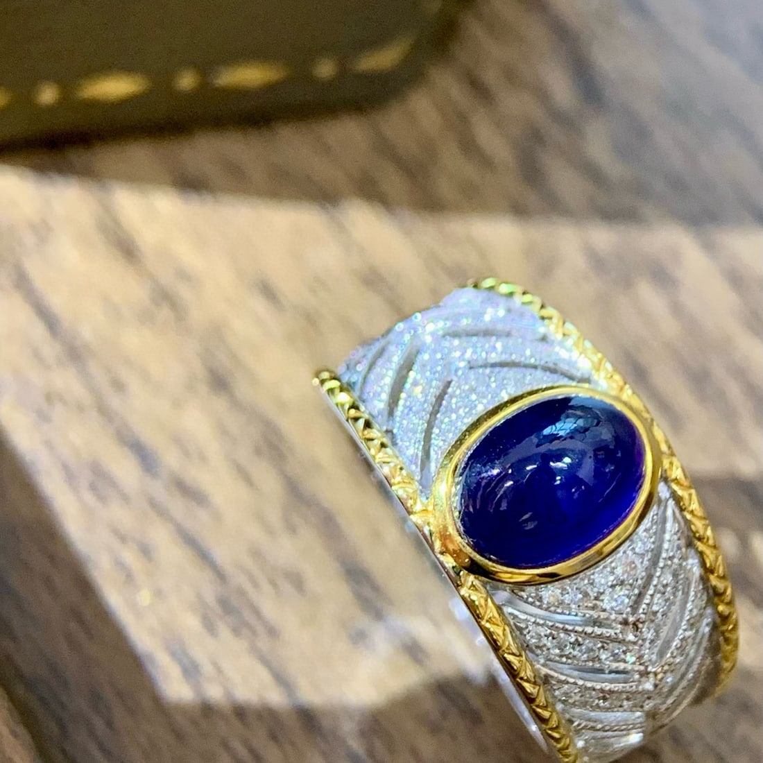 14k Gold 2.73 Ctw Natural Sapphire & Diamond Ring: Ref:230996282 // gold content:14k gold // ring size:7. 25us // // main gemstone:sapphire // shape:oval // carat weight:2. 56ct // color:royal blue // treatment:natural // // adjacent gemstone 2 : diam