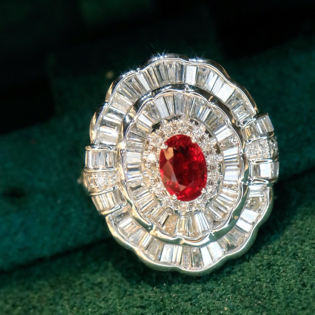 14k Gold 1.76 Ctw Vivid Red Natural Ruby & Diamond Brooch: Ref:230996283 // gold content:14k gold // main gemstone:ruby // shape:oval // carat weight:0. 76ct // color:vivid red // treatment:natural // // adjacent gemstone 2 : diamond // shape:multiply //