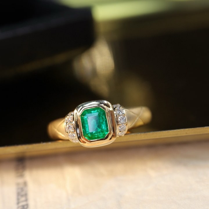14k Gold 0.6 Ctw Vivid Green Natural Emerald & Diamond Ring - 2