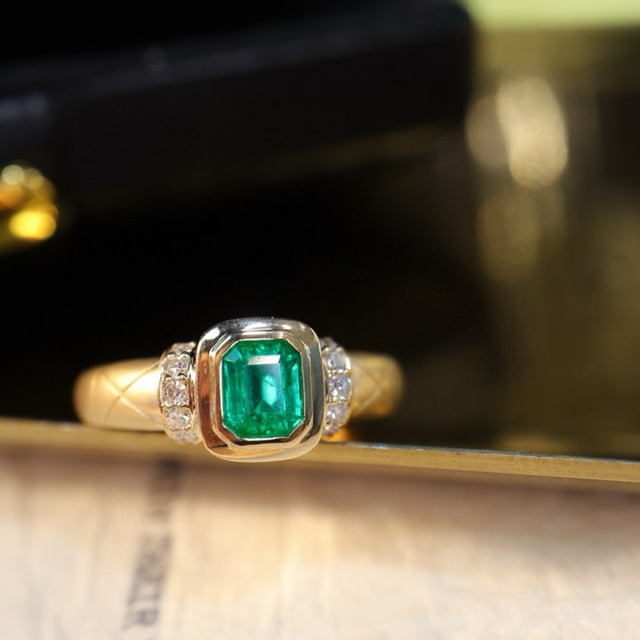 14k Gold 0.6 Ctw Vivid Green Natural Emerald & Diamond Ring - 4