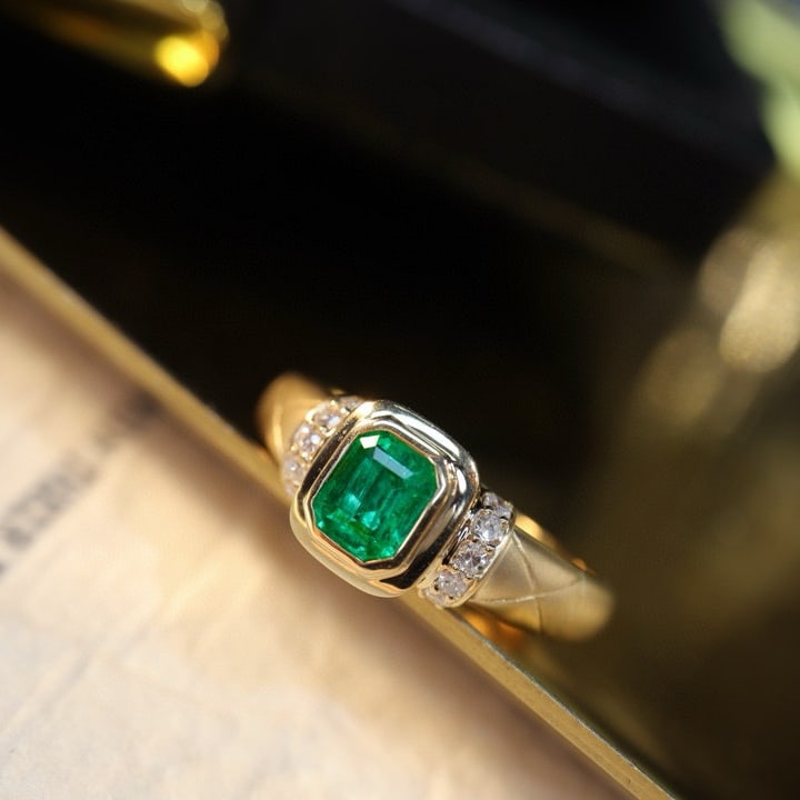 14k Gold 0.6 Ctw Vivid Green Natural Emerald & Diamond Ring - 5