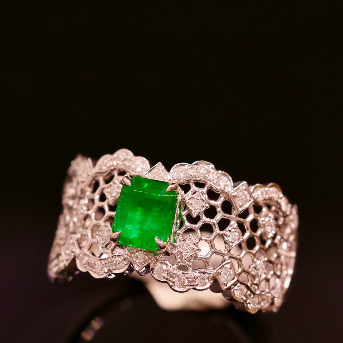14k Gold 1.02 Ctw Vivid Green Natural Emerald & Diamond Ring - 3