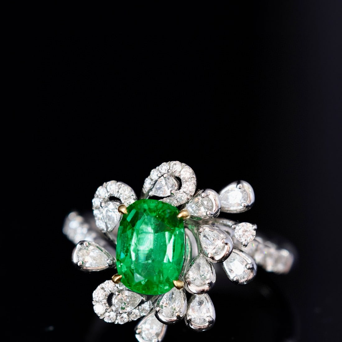 14k Gold 1.99 Ctw Vivid Green Natural Emerald & Diamond Ring: Ref:230996296 // gold content:14k gold // ring size:7. 25us // // main gemstone:emerald // shape:oval // carat weight:1. 35ct // color:vivid green // treatment:natural // // adjacent gemstone 2 : diam
