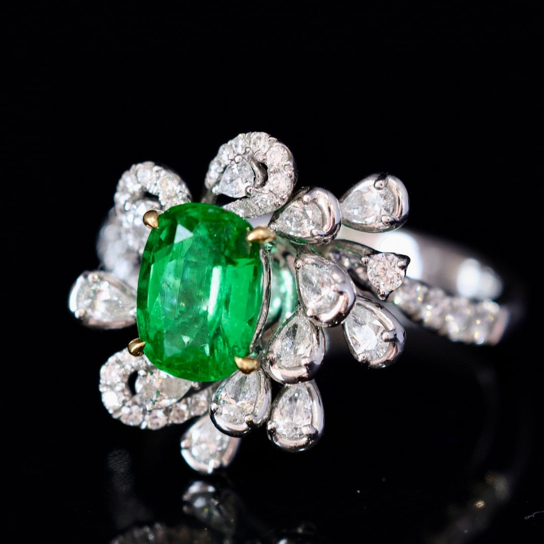 14k Gold 1.99 Ctw Vivid Green Natural Emerald & Diamond Ring - 4