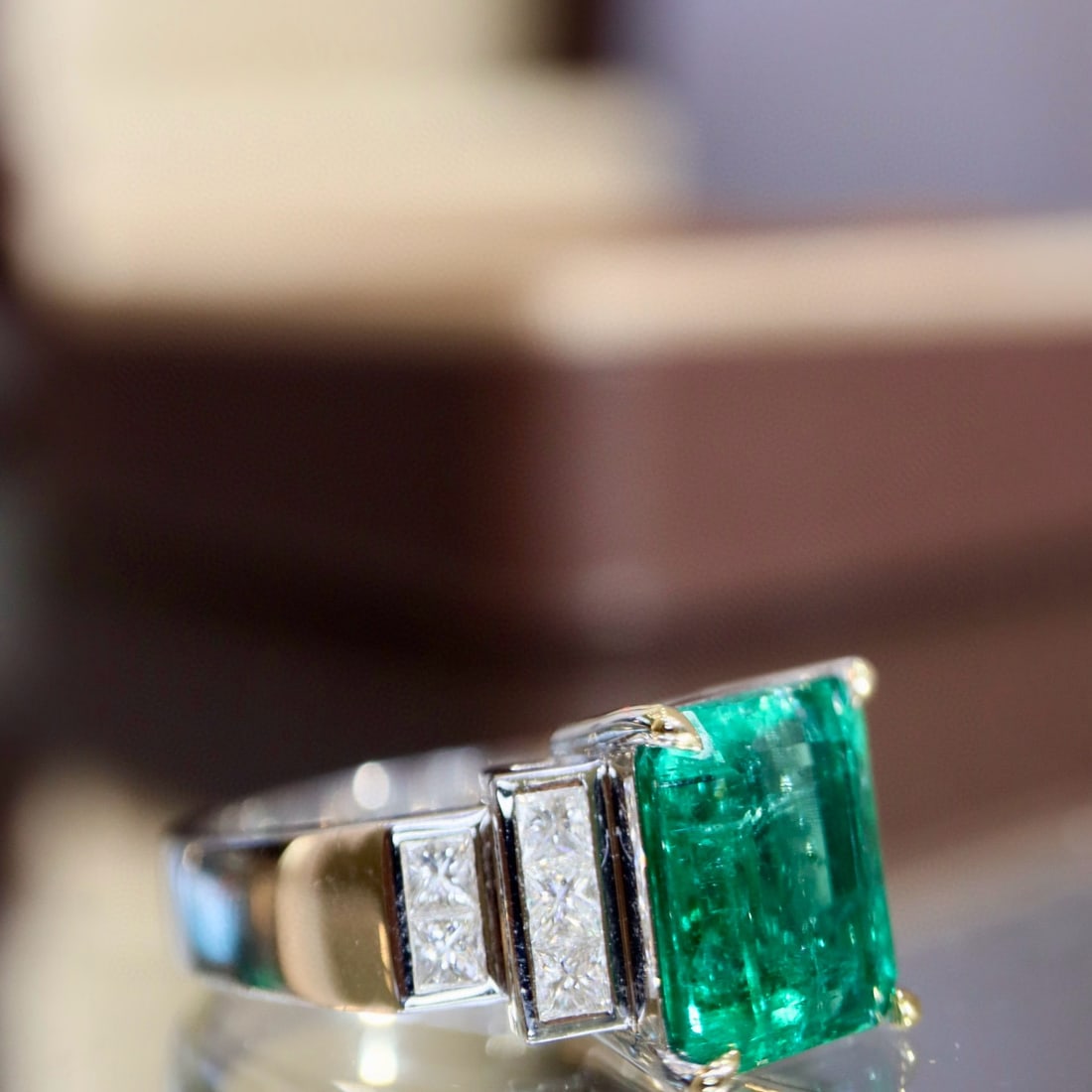 14k Gold 4.42 Ctw Vivid Green Natural Emerald & Diamond Ring - 5
