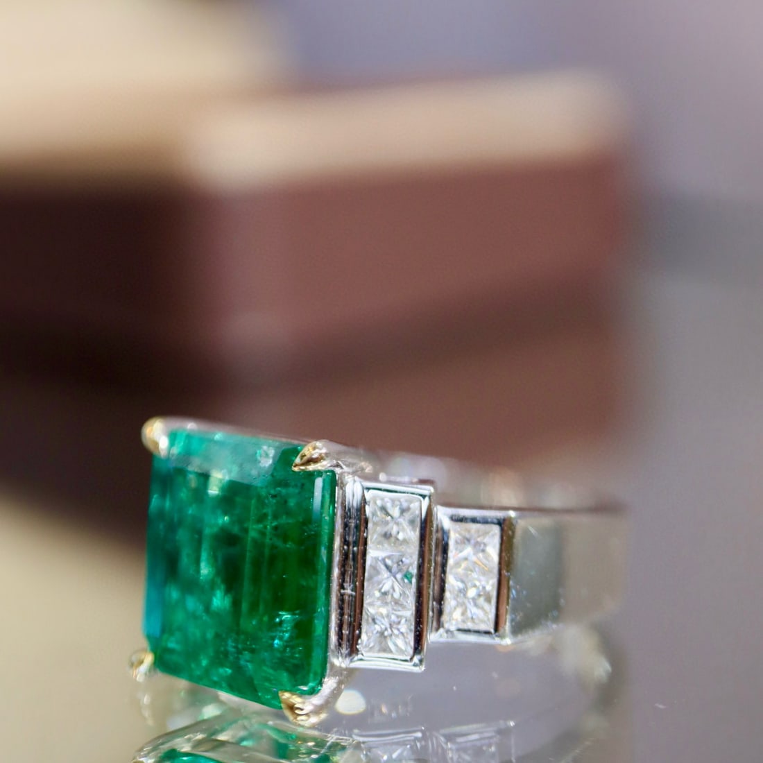 14k Gold 4.42 Ctw Vivid Green Natural Emerald & Diamond Ring - 6