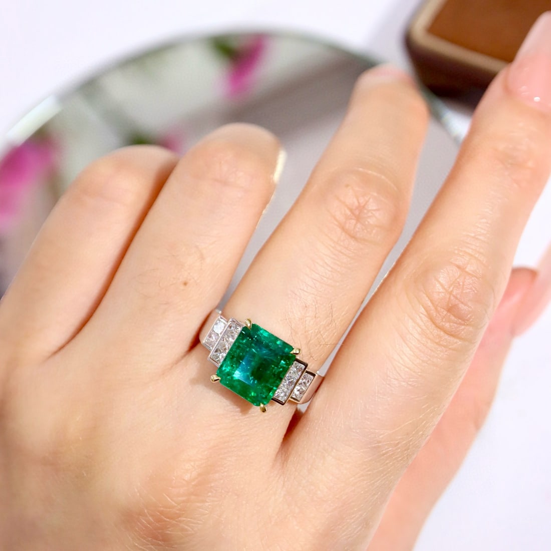 14k Gold 4.42 Ctw Vivid Green Natural Emerald & Diamond Ring - 7