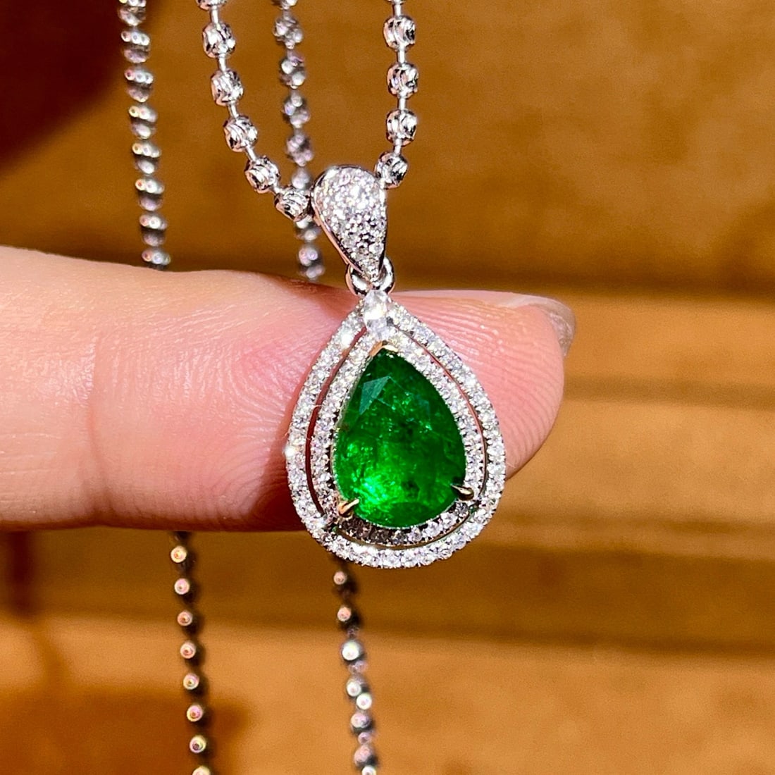 14k Gold 1.71 Ctw Natural Emerald & Diamond Pendant( Without Chain ): Ref:230996298 // gold content:14k gold // main gemstone:emerald // shape:pear // carat weight:1. 50ct // color:muzo green // treatment:natural // // adjacent gemstone 2 : diamond // shape:round // car