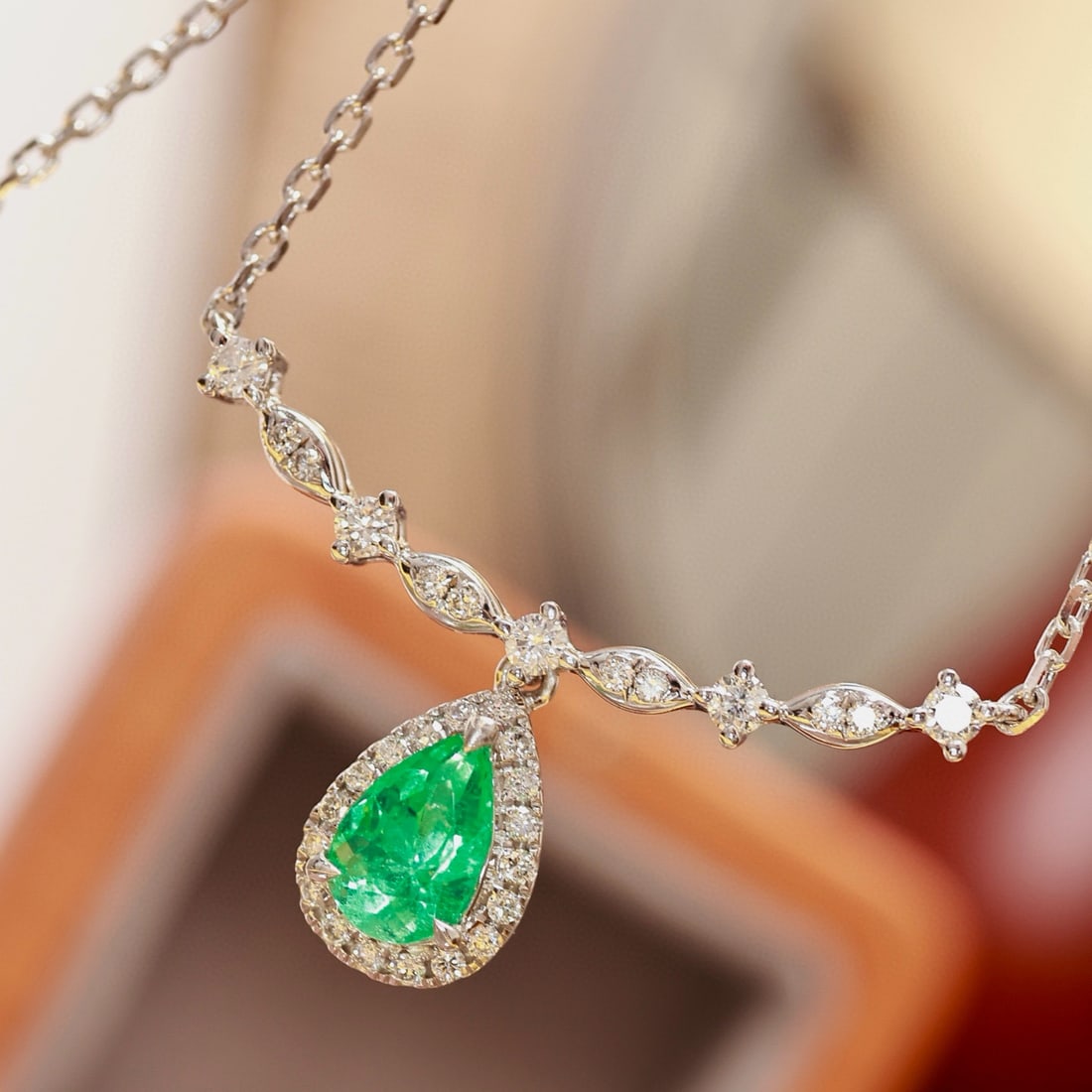 14k Gold 1.29 Ctw Natural Emerald & Diamond Necklace - 4