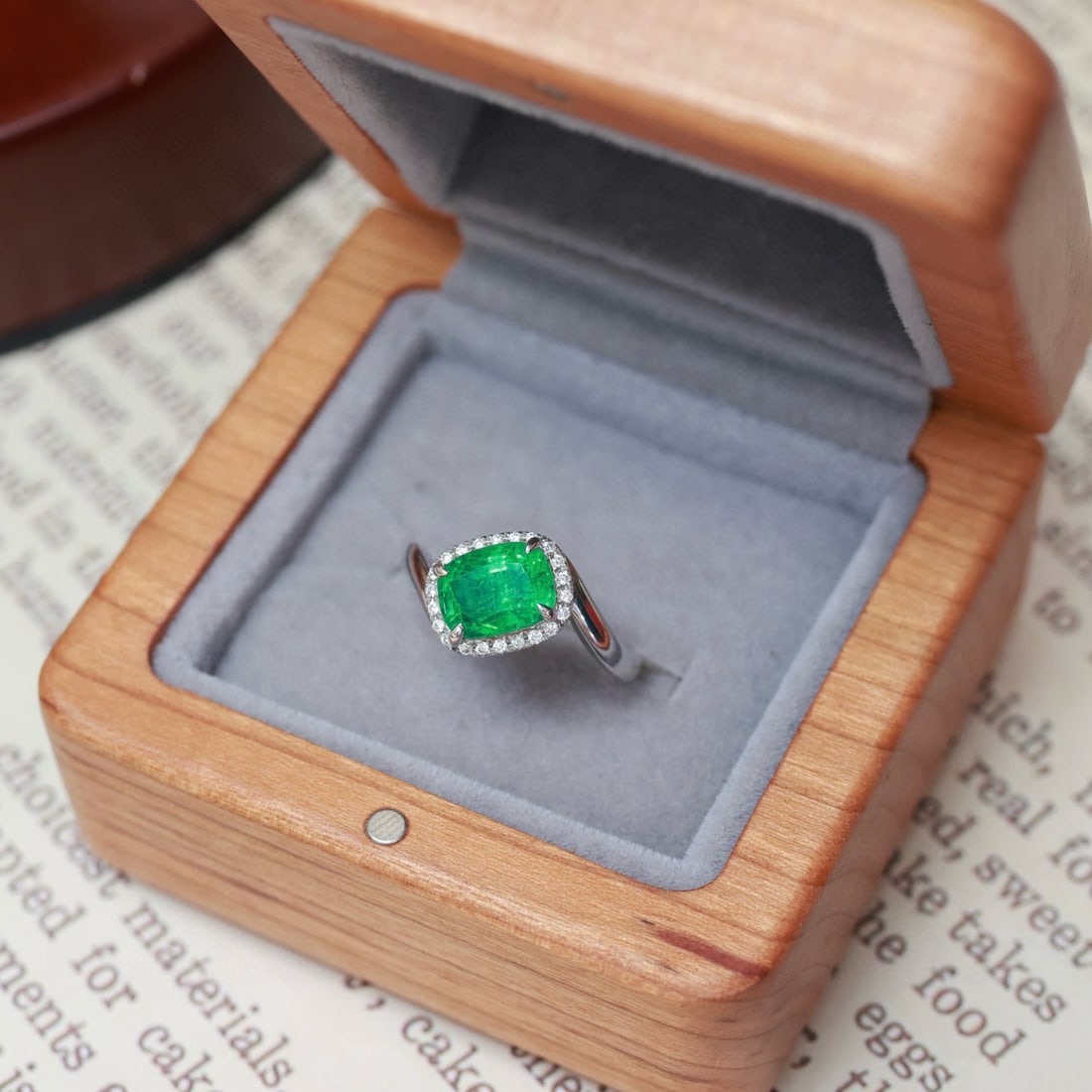 14k Gold 1.96 Ctw Vivid Green Natural Emerald & Diamond Ring - 2
