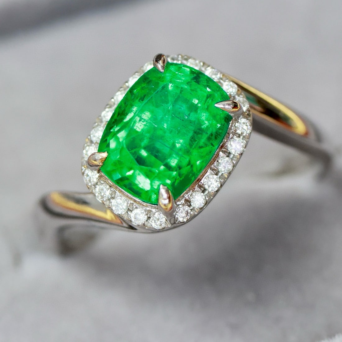 14k Gold 1.96 Ctw Vivid Green Natural Emerald & Diamond Ring - 3