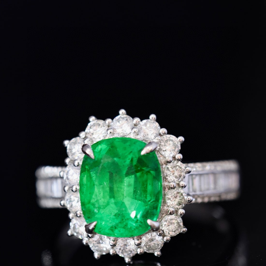 14k Gold 3.99 Ctw Vivid Green Natural Emerald & Diamond Ring: Ref:230996312 // gold content:14k gold // ring size:7. 25us // // main gemstone:emerald // shape:cushion // carat weight:2. 94ct // color:vivid green // treatment:natural // // adjacent gemstone 2 : d