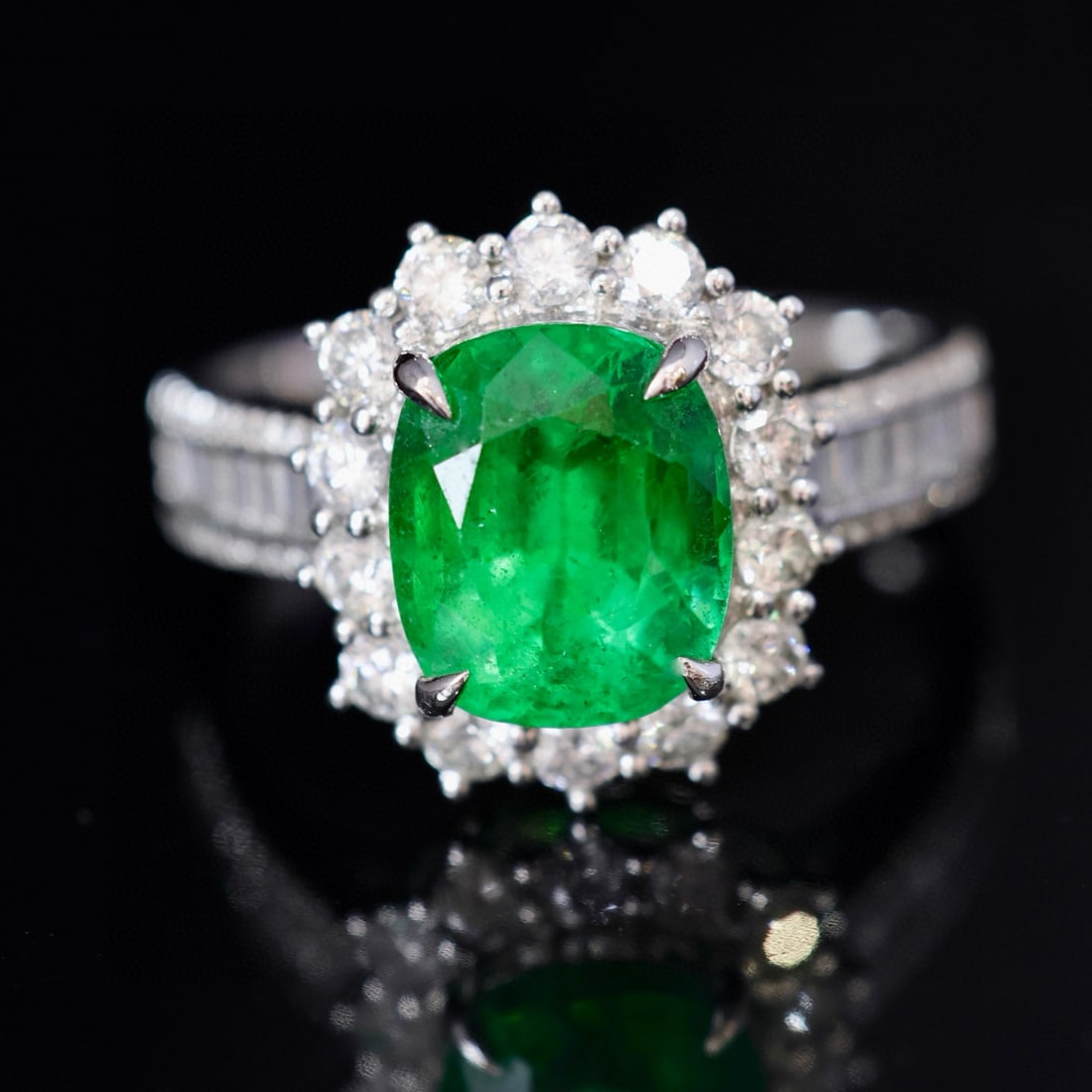 14k Gold 3.99 Ctw Vivid Green Natural Emerald & Diamond Ring - 2