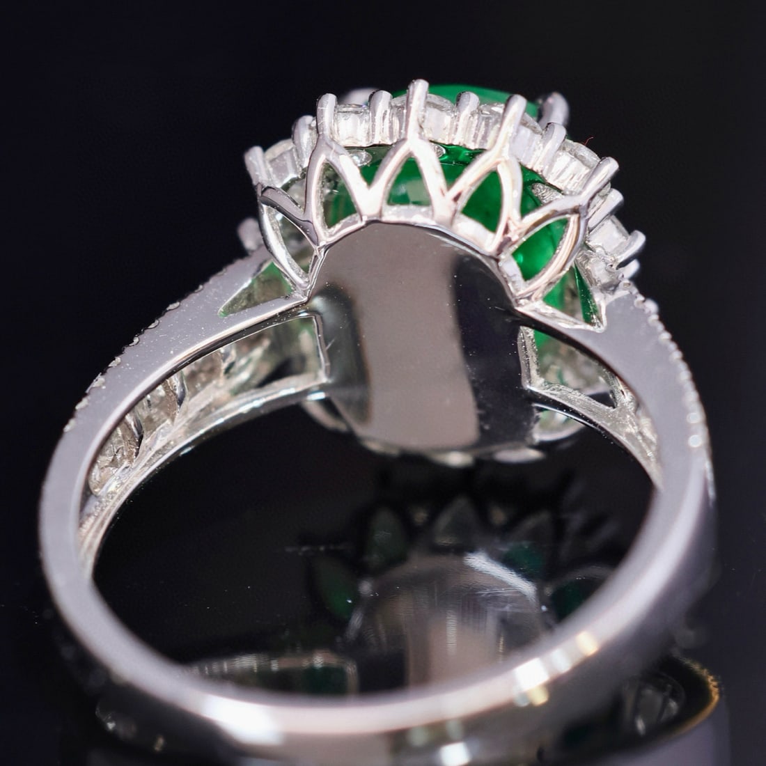 14k Gold 3.99 Ctw Vivid Green Natural Emerald & Diamond Ring - 5