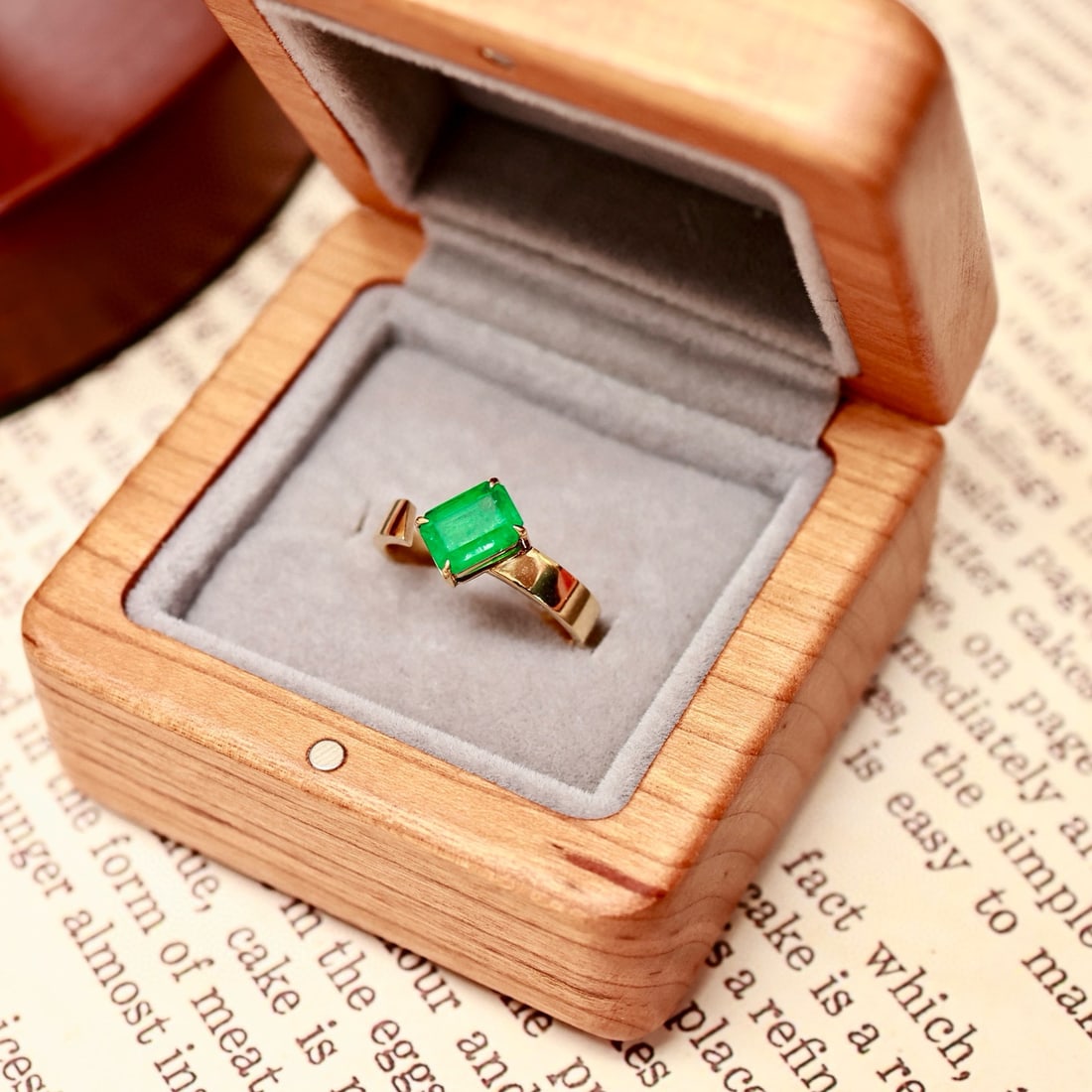 14k Gold 1.35 Ct Vivid Green Natural Emerald Ring - 3