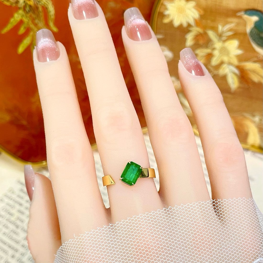 14k Gold 1.35 Ct Vivid Green Natural Emerald Ring - 4