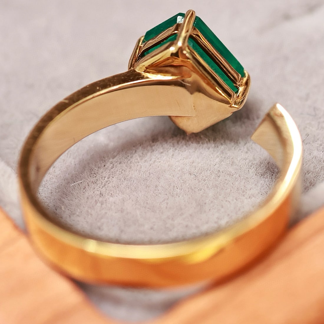 14k Gold 1.35 Ct Vivid Green Natural Emerald Ring - 5