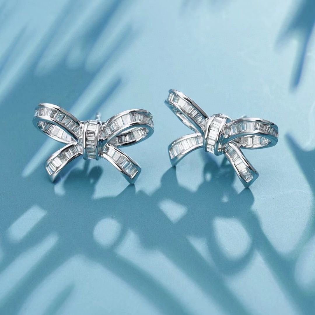 14k Gold 0.72 Ct Natural H Diamond Earrings: Ref:230996325 // gold content:14k gold // main gemstone:diamond // shape:baguette // carat weight:0. 72ct // clarity grade:vs-si // color:h // treatment:natural // Condition: New Low Estimate: 3500.00