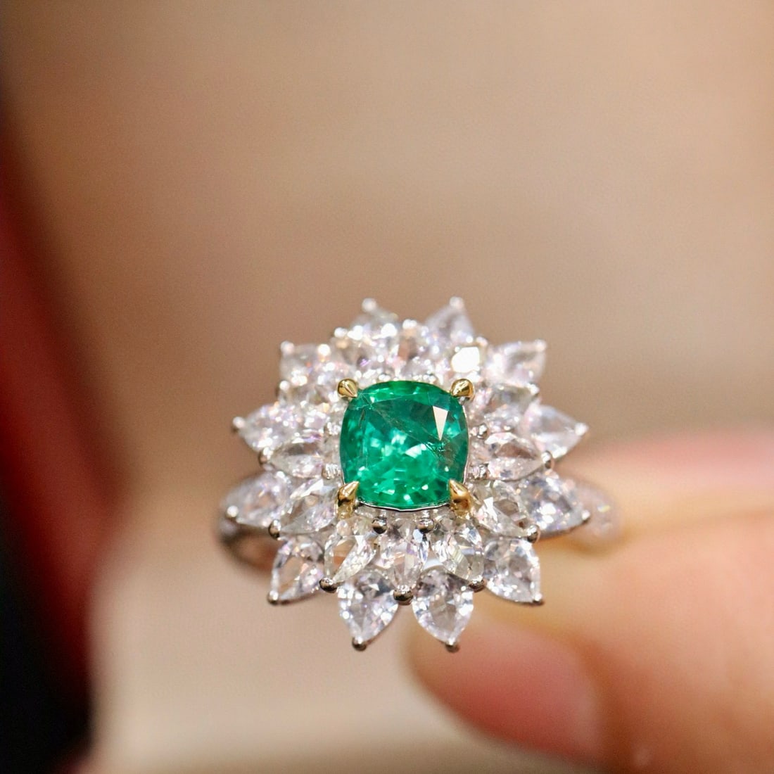 14k Gold 0.77 Ctw Vivid Green Natural Emerald & Diamond Ring - 4