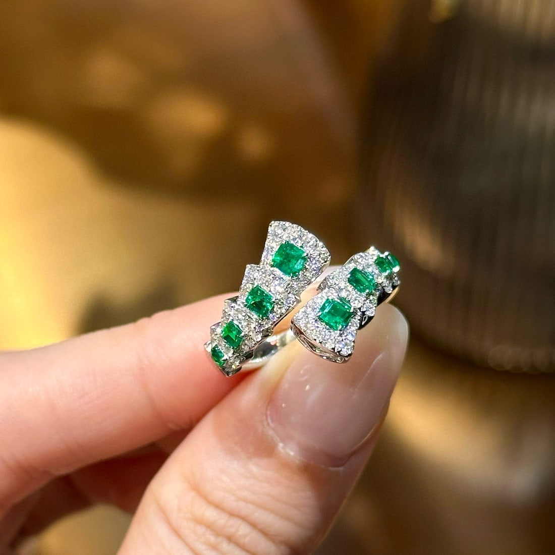 14k Gold 1.39 Ctw Vivid Green Natural Emerald & Diamond Ring: Ref:230996333 // gold content:14k gold // ring size:7. 25us // // main gemstone:emerald // shape:octagonal // carat weight:0. 84ct // color:vivid green // treatment:natural // // adjacent gemstone 2