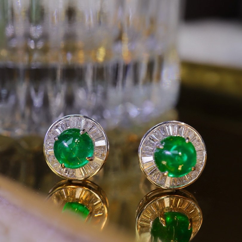 14k Gold 2.09 Ctw Vivid Green Natural Emerald & Diamond Earrings: Ref:230996334 // gold content:14k gold // main gemstone:emerald // shape:round // carat weight:1. 65ct // color:vivid green // treatment:natural // cut grade:g // // adjacent gemstone 2 : diamond // s