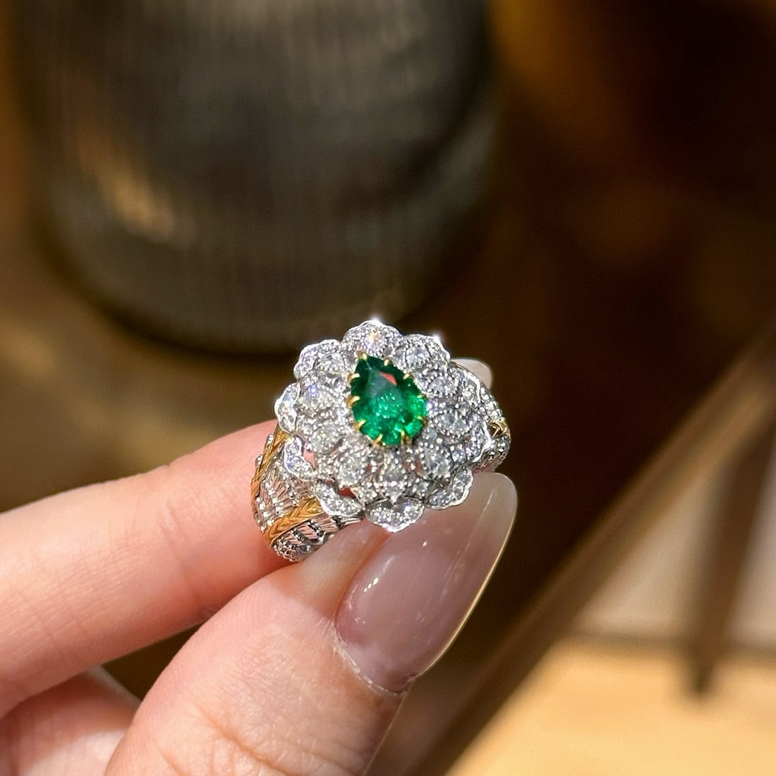 14k Gold 1.24 Ctw Vivid Green Natural Emerald & Diamond Ring: Ref:230996336 // gold content:14k gold // ring size:7. 25us // // main gemstone:emerald // shape:pear // carat weight:0. 76ct // color:vivid green // treatment:natural // // adjacent gemstone 2 : diam