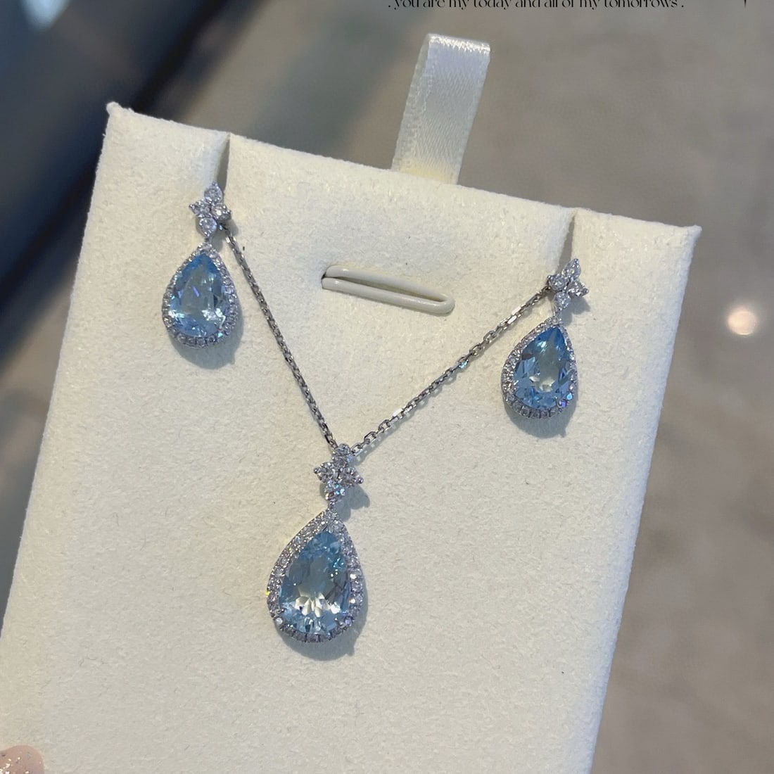 14k Gold 4.50 Ctw Natural Aquamarine & Diamond Jewelry Set: Ref:230996348 // gold content:14k gold // pendant(without chain) // main gemstone:aquamarine // shape:pear // carat weight:1. 70ct // color:santa maria color // treatment:natural // // adjacent gemsto