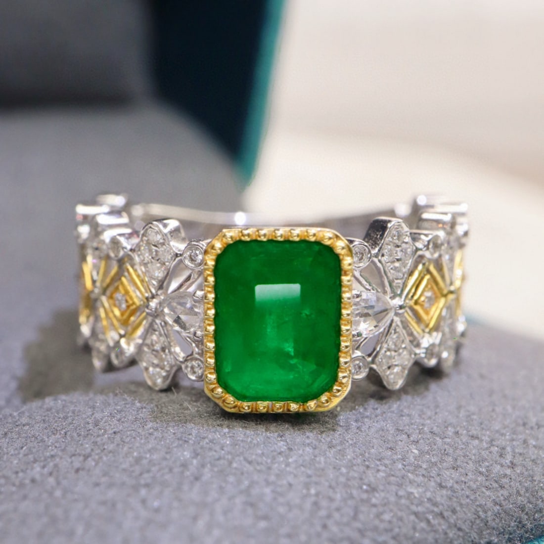 14k Gold 1.37 Ctw Vivid Green Natural Emerald & Diamond Ring: Ref:230996352 // gold content:14k gold // ring size:7. 25us // // main gemstone:emerald // shape:octagonal // carat weight:1. 15ct // color:vivid green // treatment:natural // // adjacent gemstone 2 :